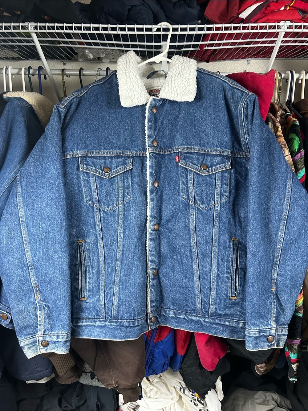 2000s Levi's Blue Denim Sherpa-Lined Trucker Jacket with White Collar